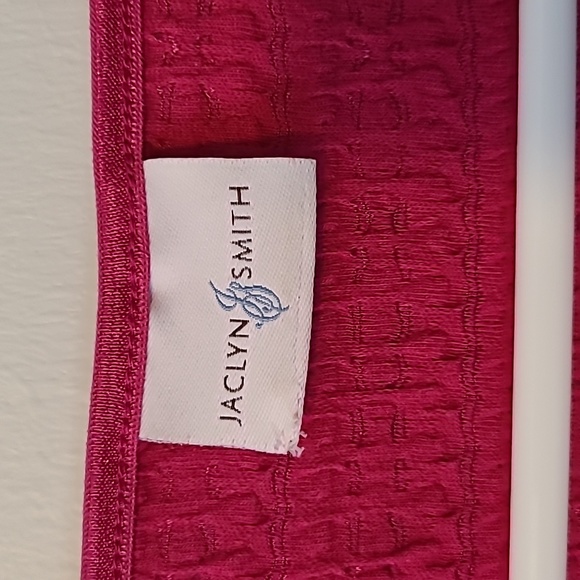 Jaclyn Smith pink top - Picture 2 of 8